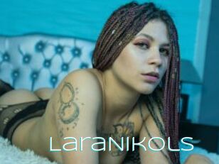 LaraNikols